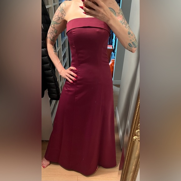 Wine coloured floor length bridesmaid/prom dress - Picture 4 of 7